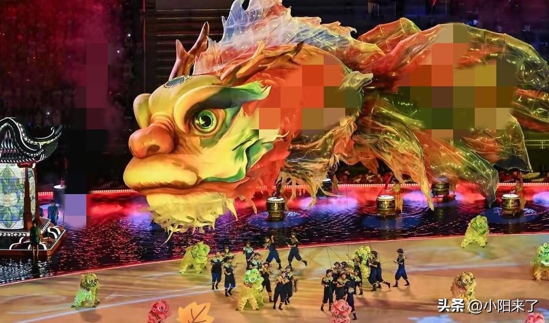 这下好了，
不仅国际奥委会主席后悔了，
而且全部人都知道真相了十五运开幕式直接把