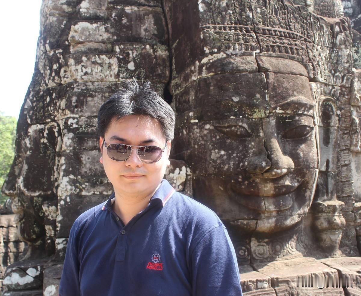 黄教授在柬埔寨吴哥窟