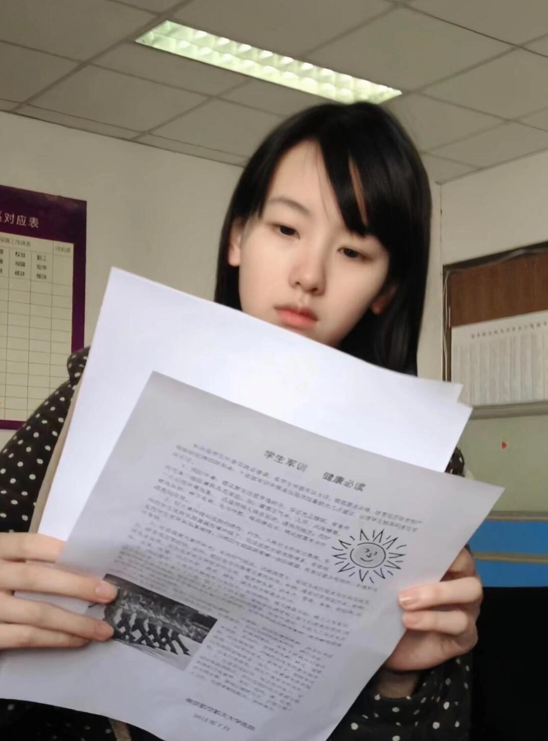 出道前的陈都灵 ​​​
