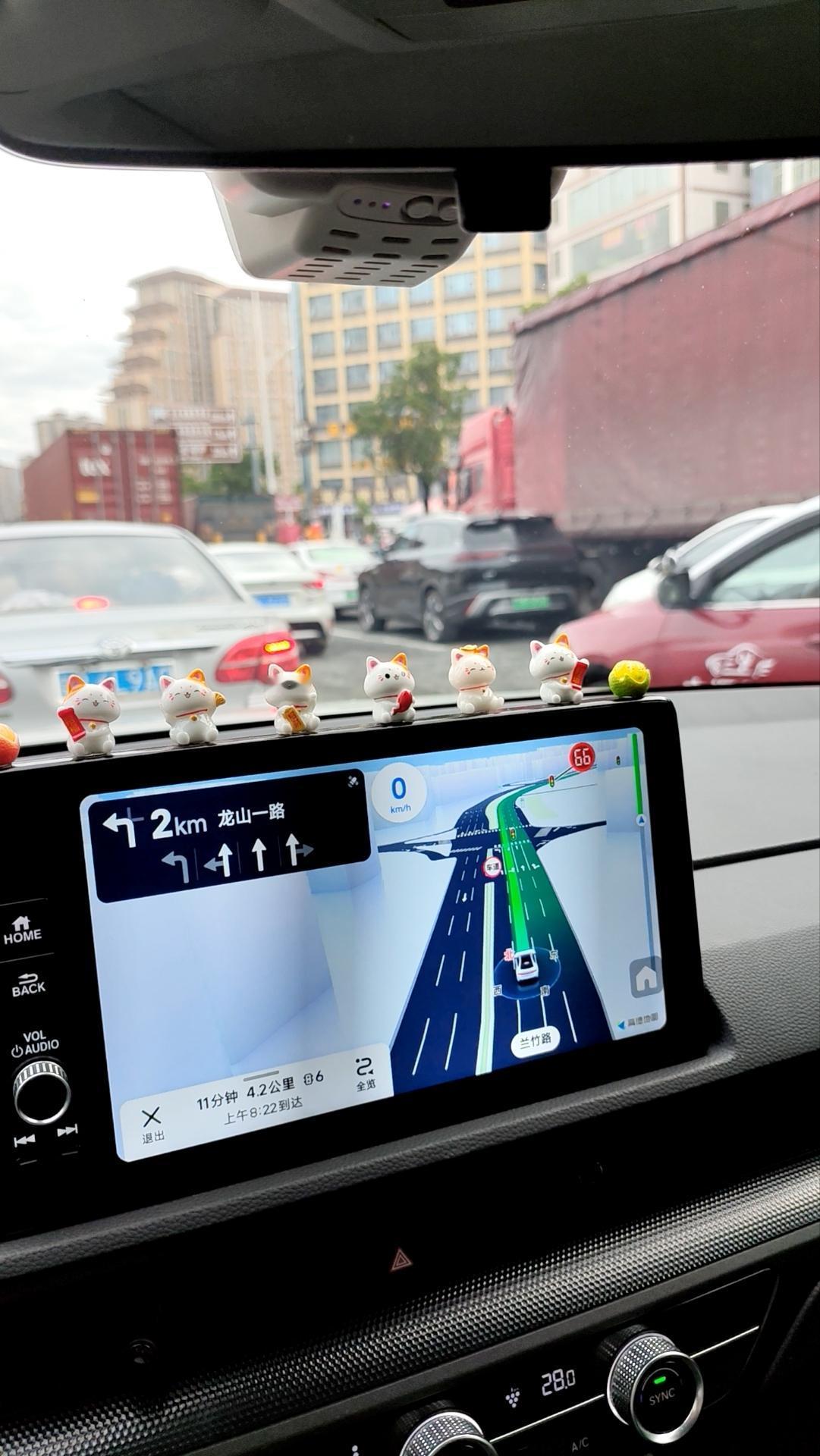 SUV改成床车后，能随时享受自然美景，体验独特。

对于家庭来说比轿车实用太多，