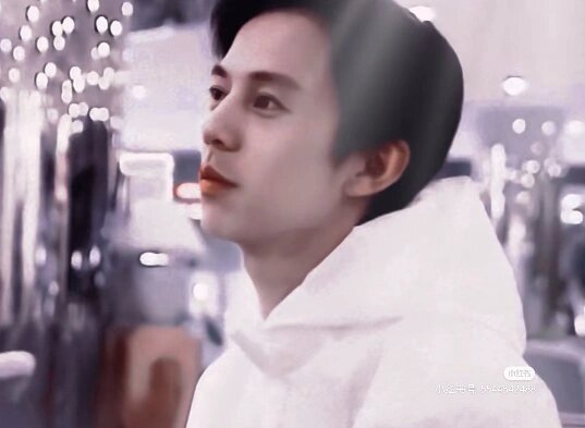 我还是觉得内娱最有少年感的人是何老师 