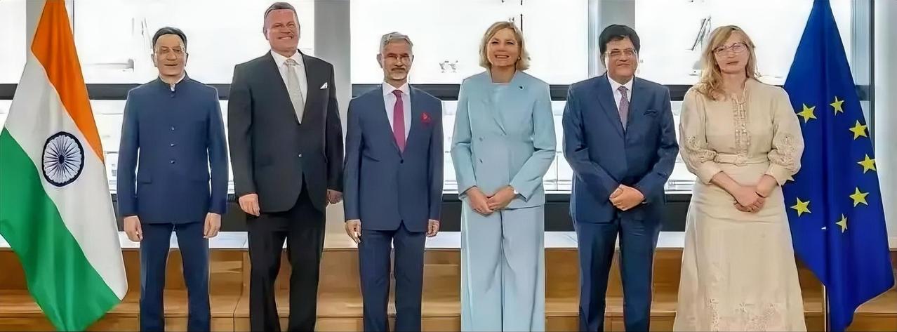 前脚中国在上海组织召开世界人工智能大会，29个国家出席。后脚7月16日布鲁塞尔举