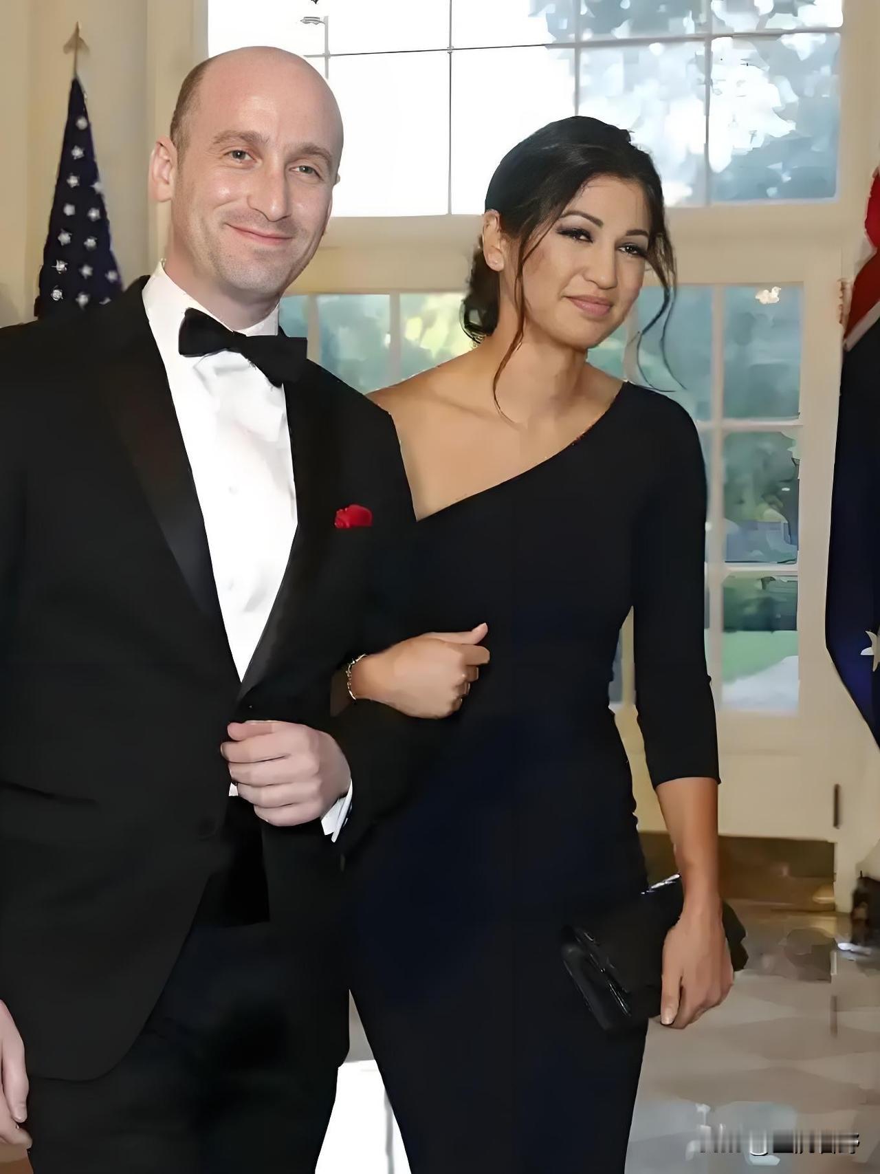 这到底是明示还是暗示？美刚抓委总统，又觊觎格陵兰岛！
 
2026年1月4日，美