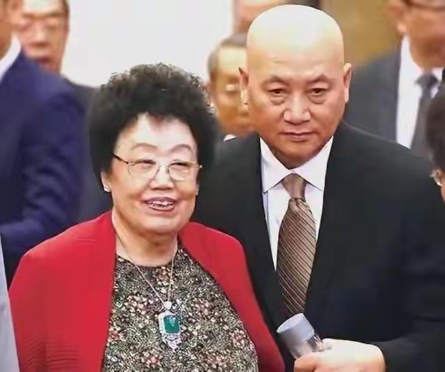“唐僧”迟重瑞妥妥的人生赢家

这下大家怕更羡慕“唐僧肉”了

老有所为，不枉来