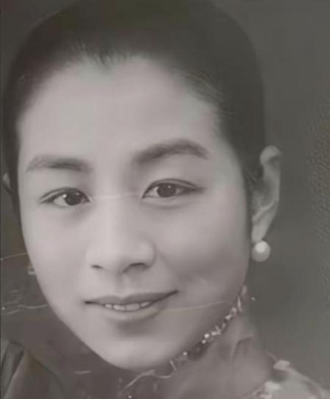 1947 年，57 岁北交大校长张福运，趁妻子熟睡，悄悄来到 17 岁养女房间。