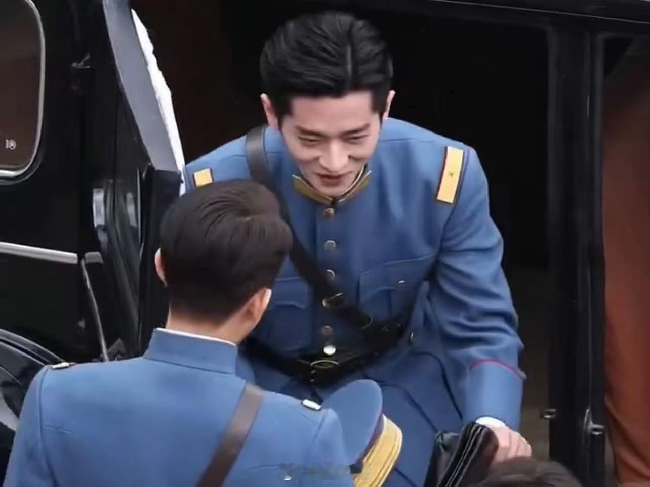 丞磊玉簟秋第一套造型丞磊军装造型丞磊军装造型，帅的，[爱你][爱你][爱你] ​