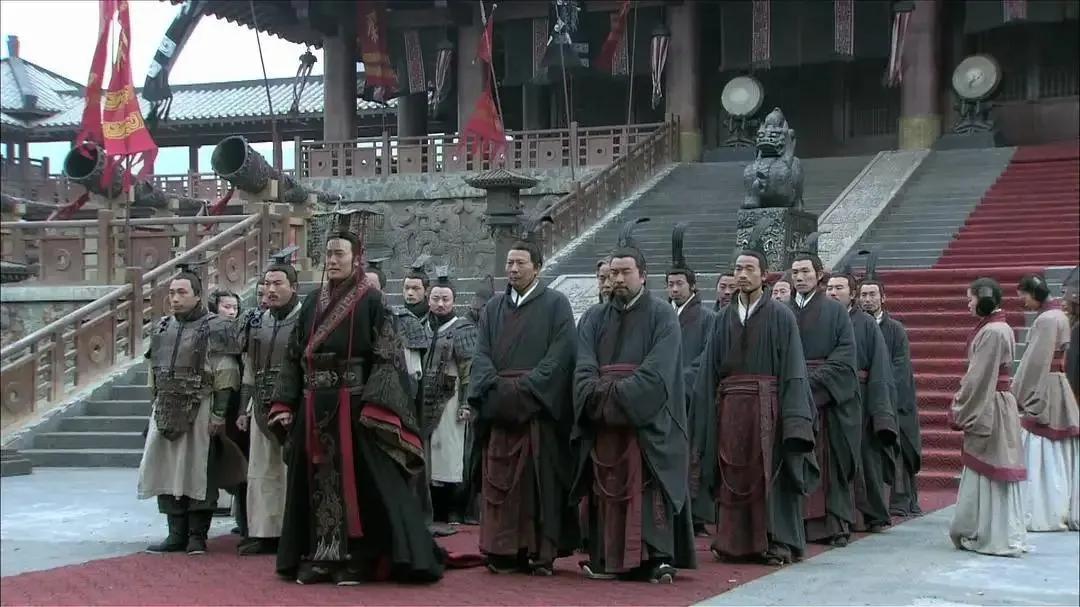 强国和富民是帝国历史的死循环，在古代高度集权的封建社会里，这两者是不可兼得的，汉