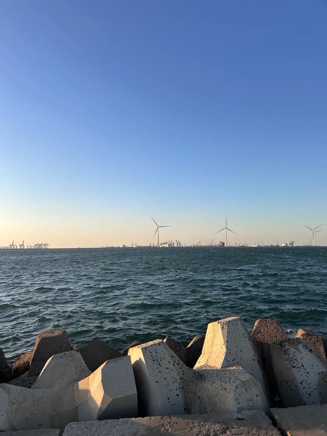 盛夏追光之旅微博旅行ing没想到山东潍坊藏着这么绝的看海宝地，守着渤海湾的辽阔海