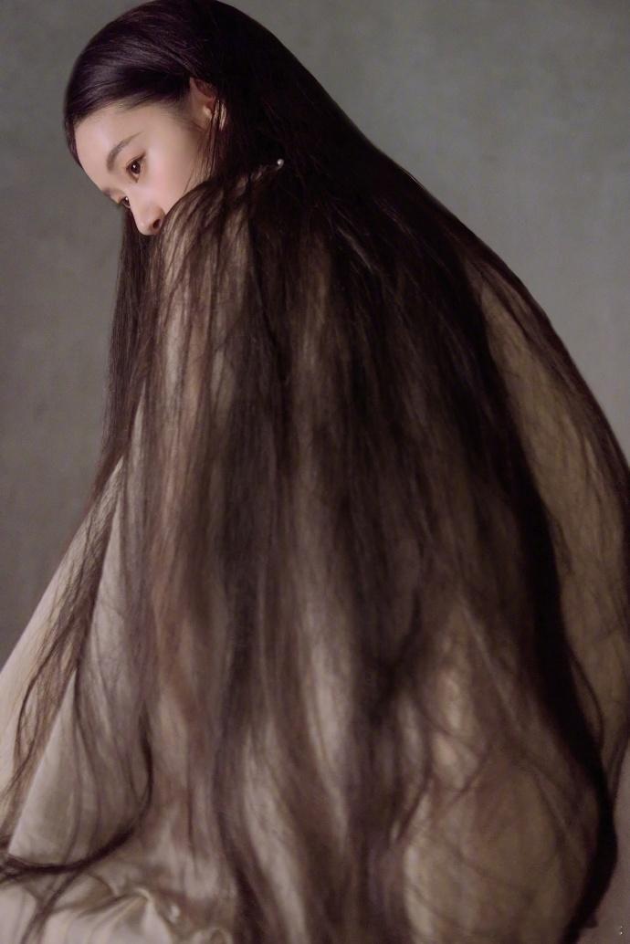 这个文艺少女郭晓婷我笑纳了 郭晓婷真是内娱里的一股清流，她往那一站就自带柔光滤镜