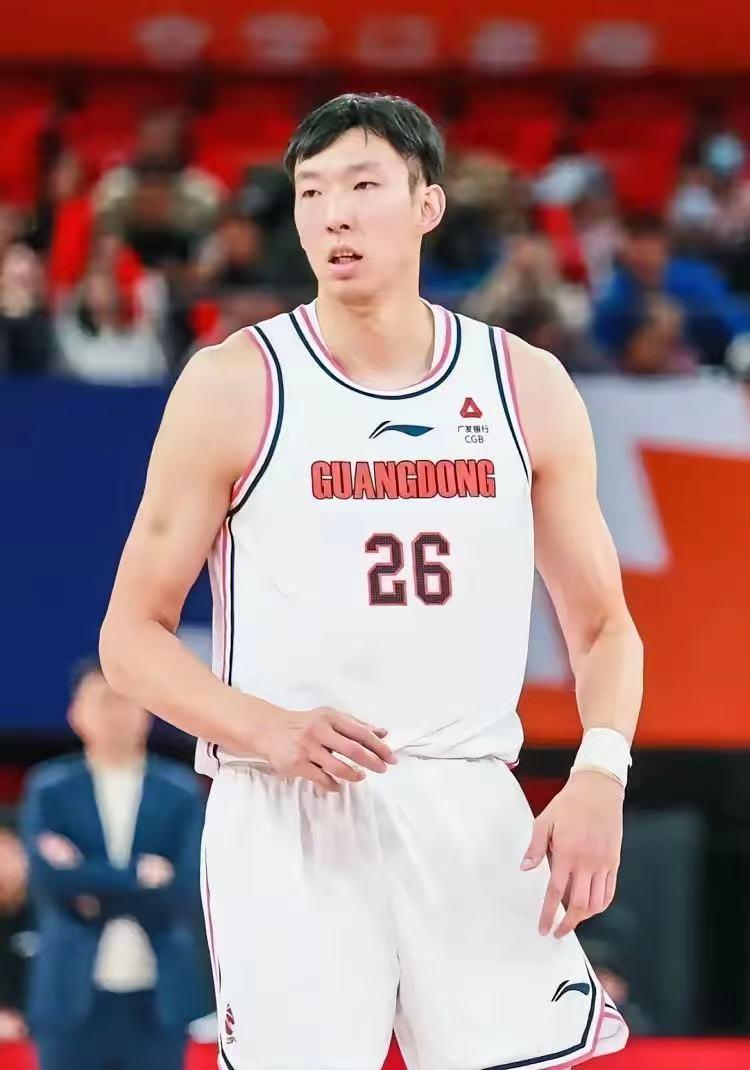 随着新赛季外援政策的重大调整，各俱乐部纷纷将目光投向强力外援，周琦在球队中的核心