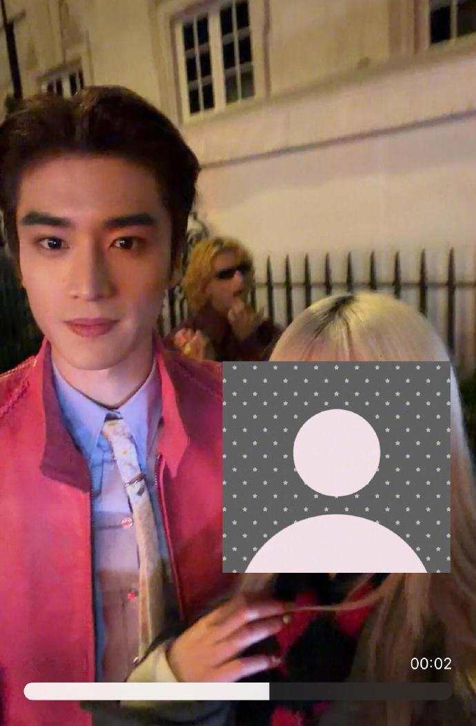 路人夸张康乐真人比精修帅 这个冬天“心软的神”这个称号已被拿下！刷到网友分享和他