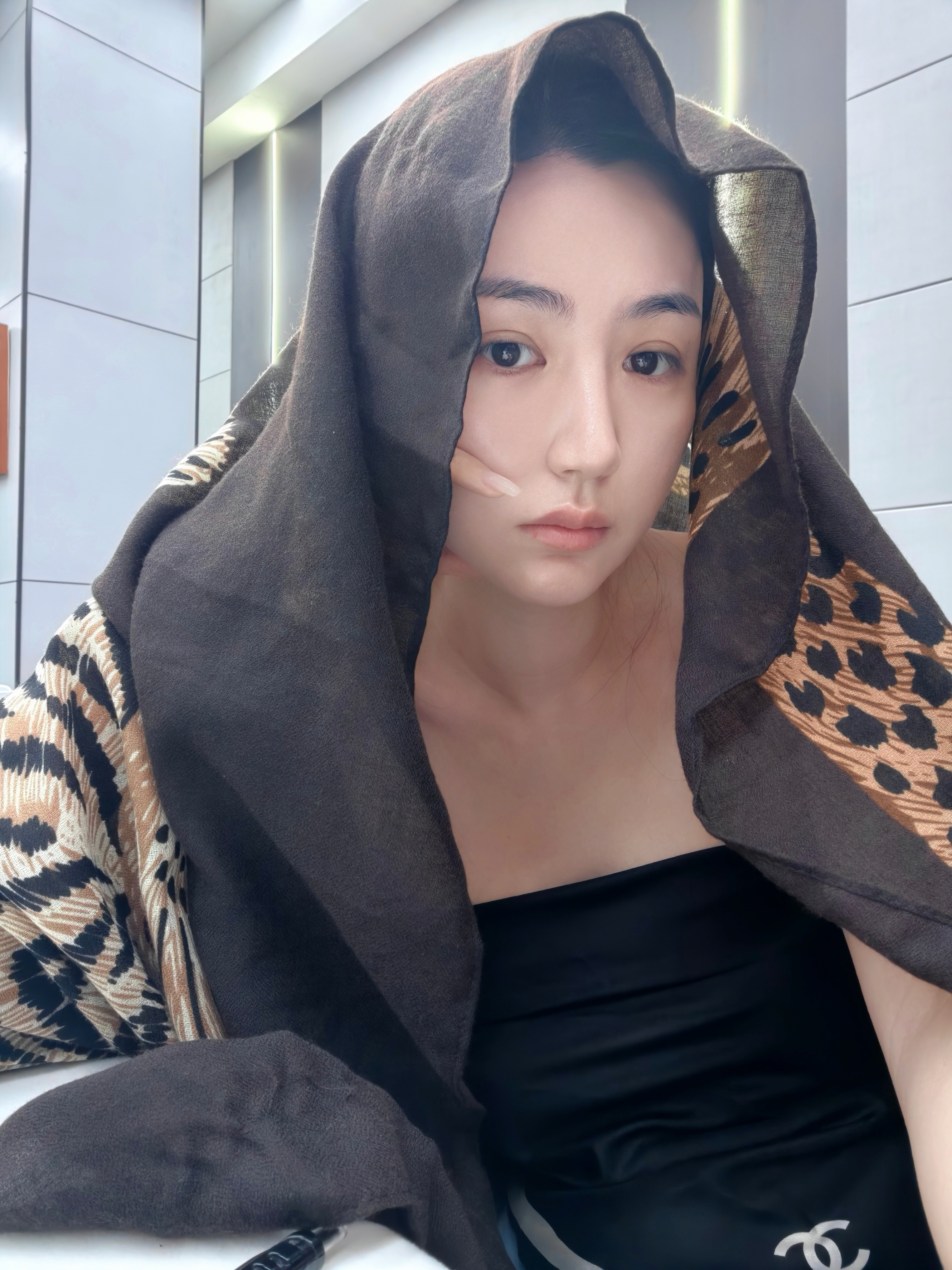 出门前：超级辣妹！出动到达会场“wok这么冷！”阿拉伯人变身[揣手] ​​​