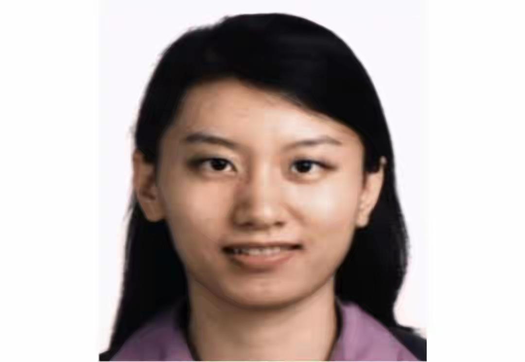 新加坡47岁华裔女博士徐娜，疑似在家中饿死，其70多岁的父亲在卧室里已呈现白骨化