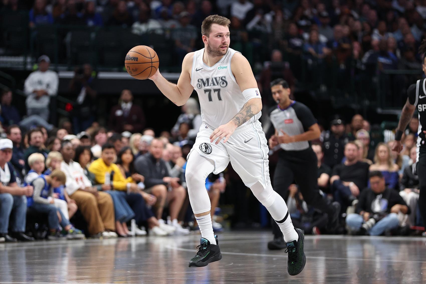 独行侠灰熊罚球  ，本场两队的罚球是44-14，单场30个罚球差也刷新了NBA本