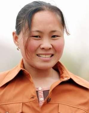 1994年，18岁的女孩被人贩子卖给老汉为妻，付钱时，人贩子却要多收100块。