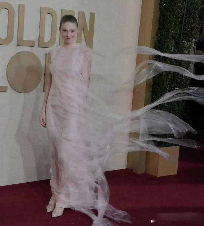 这套礼服内娱谁穿最有感觉? 