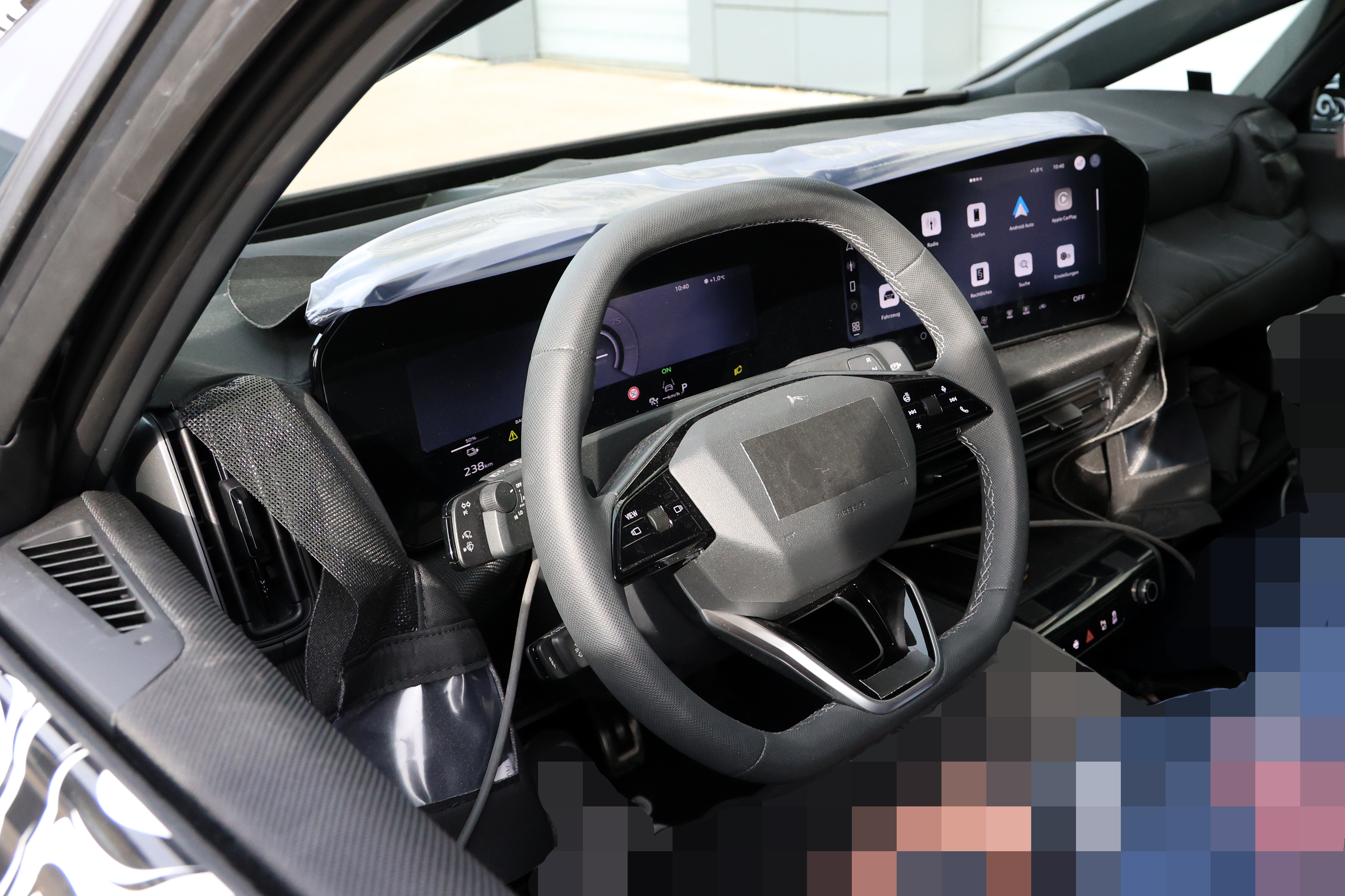 奥迪A2，通电复活，拍到了内饰！1999年曾以全铝车身和前卫的设计“叫好不叫座”