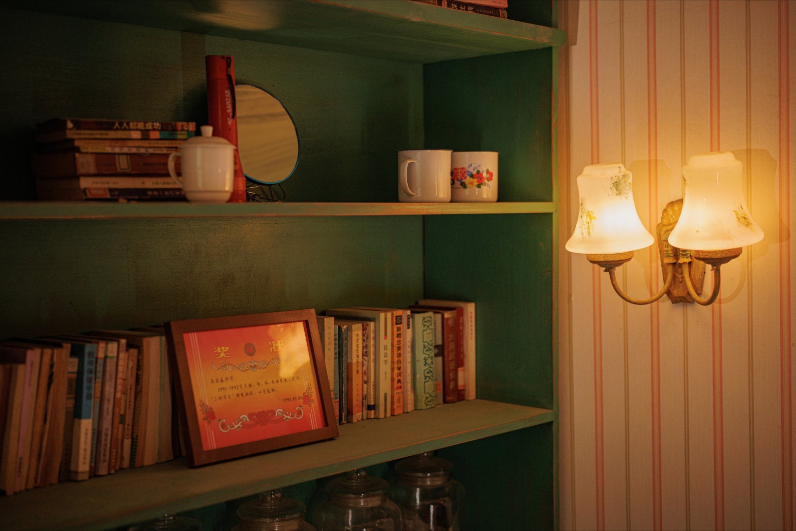 扬州人也有自己的痛园 看路透就被彻底种草了，旧厂街的市井气息，长安鬼市的迷离灯笼