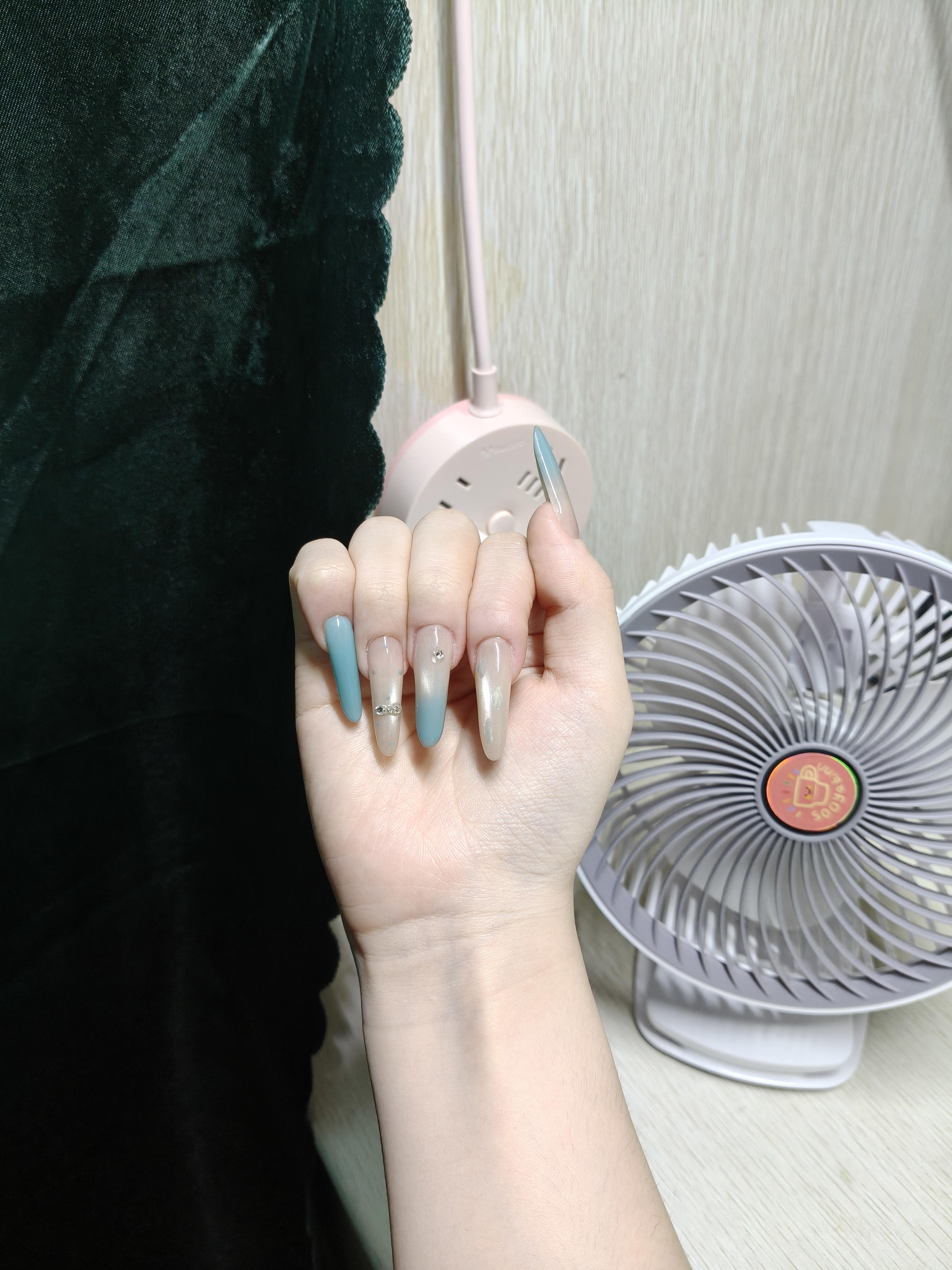 第一次尝试湖蓝色🆘 