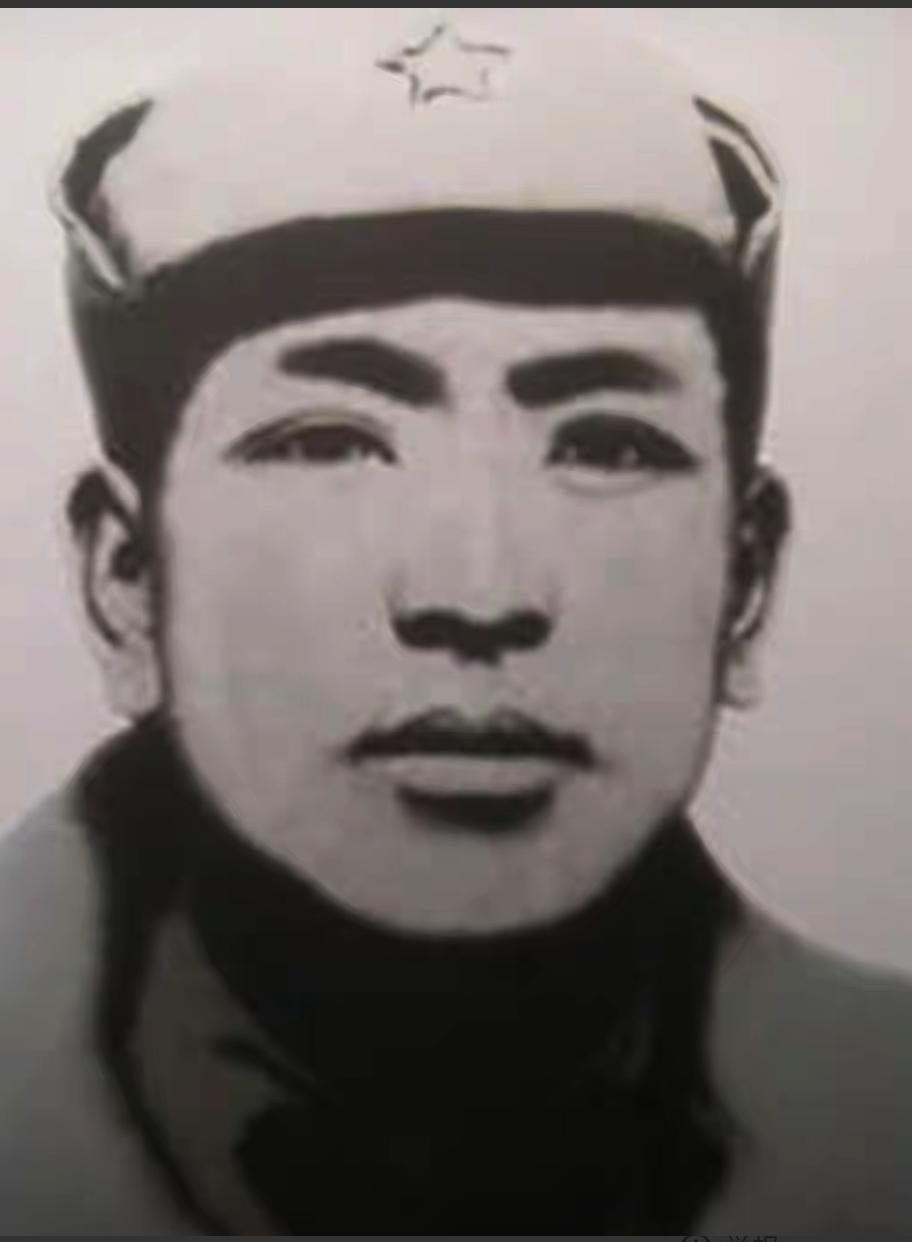 1930年，被捕后他主动亮明身份，敌人竟要放人，他却急了："长官，千万别放我出去