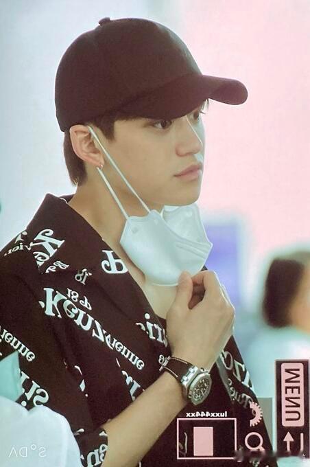 黄旭熙 可以爆料了吗黄旭熙和sm解约了？有点想看看他爆料什么了！之前看综艺一直都