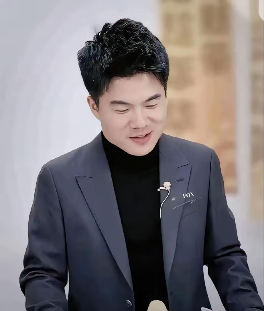 一时走红靠运气，
长久出圈靠人品。
万千网红皆过客，
唯有温柔留人心。
 
不靠