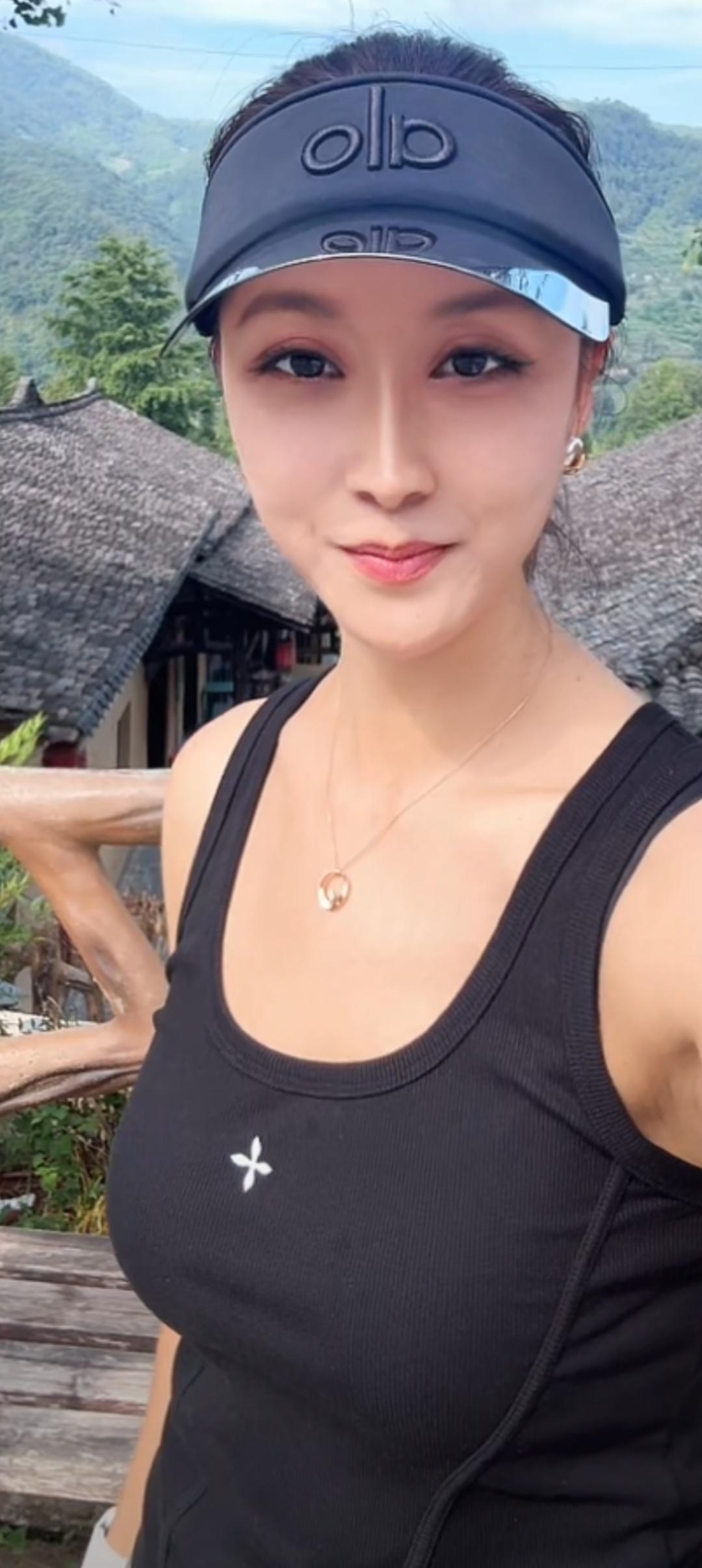 夏日运动风，活力满满！💪🏋️‍♀️