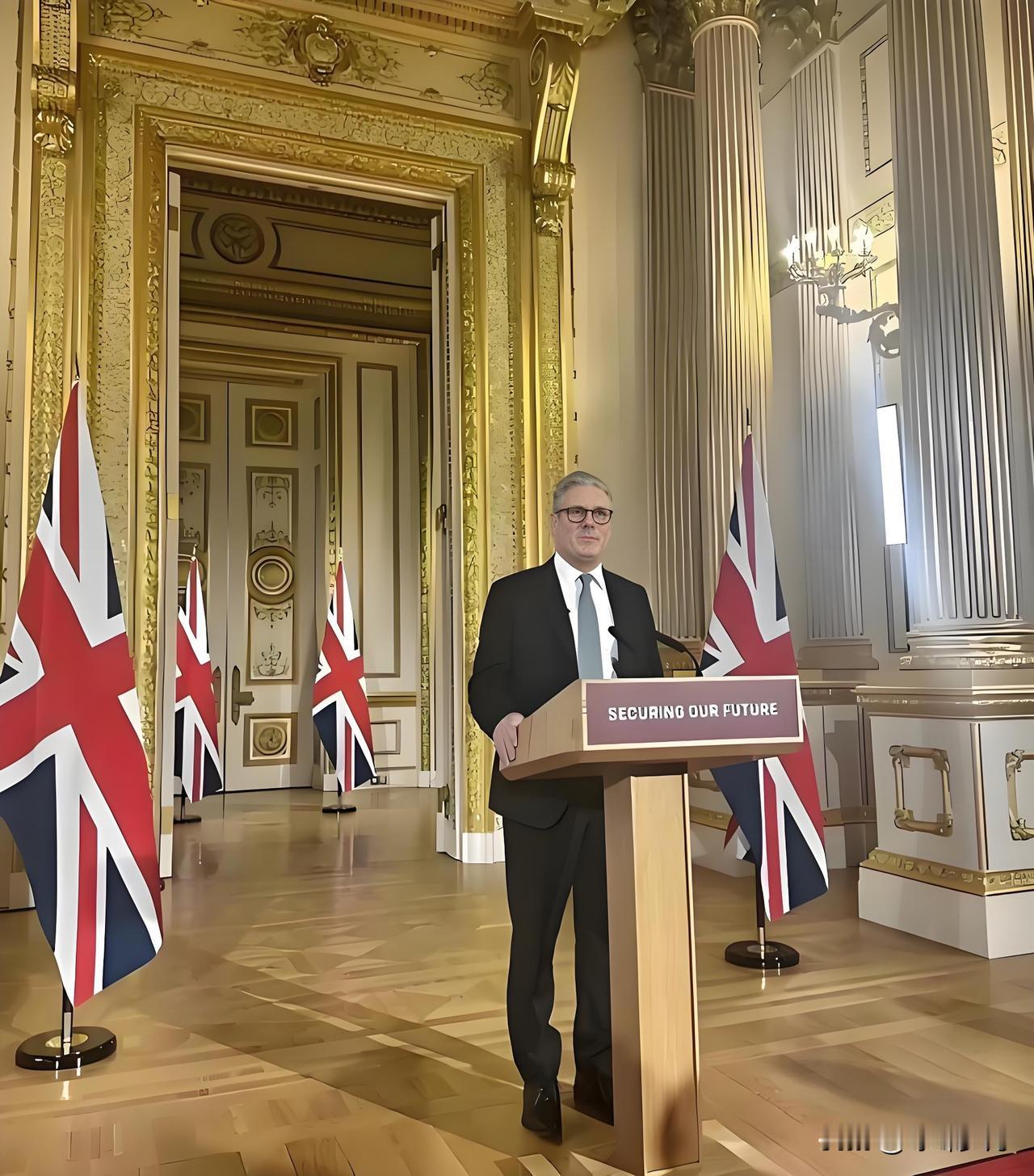 关键时刻，英国首相斯塔默，出了一点“小插曲”!
宽敞明亮的大厅内，一个个高大，挺