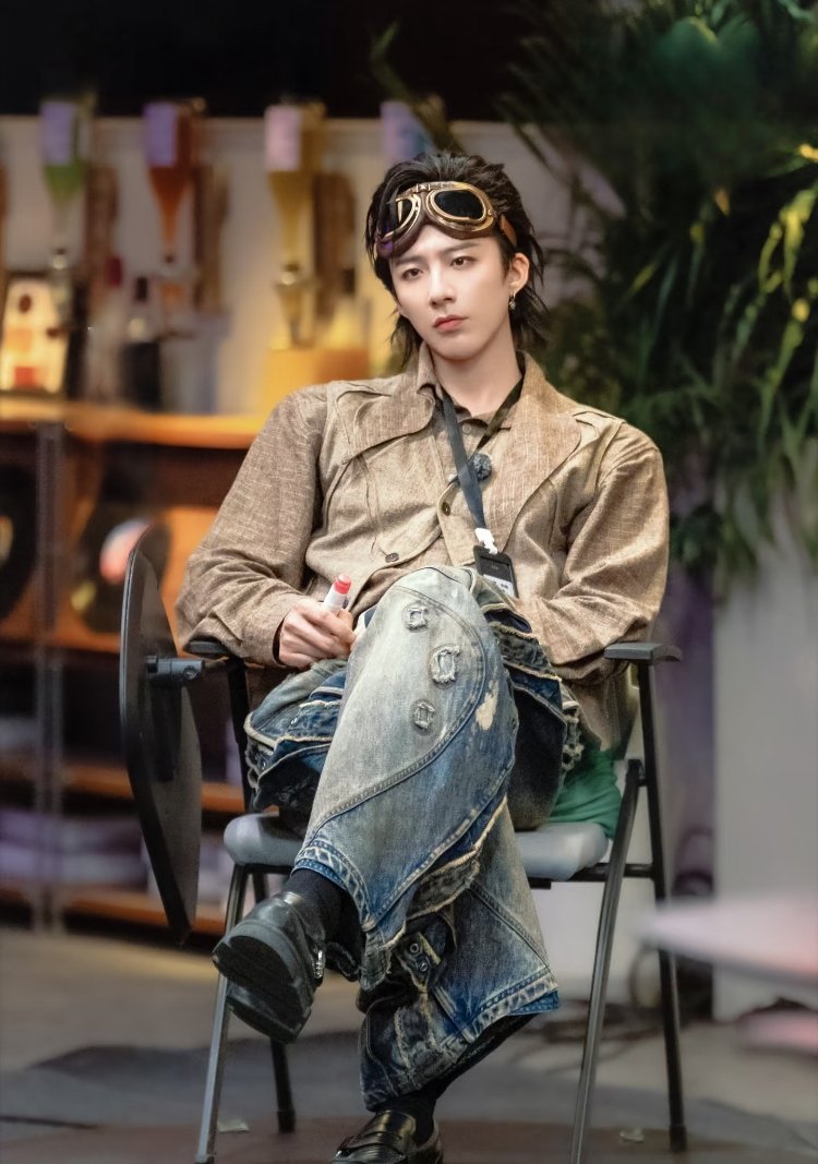 开始推理吧  刘宇宁开始推理吧 刘宇宁从街头唱到舞台中央，逆风生长，光芒从未被遮