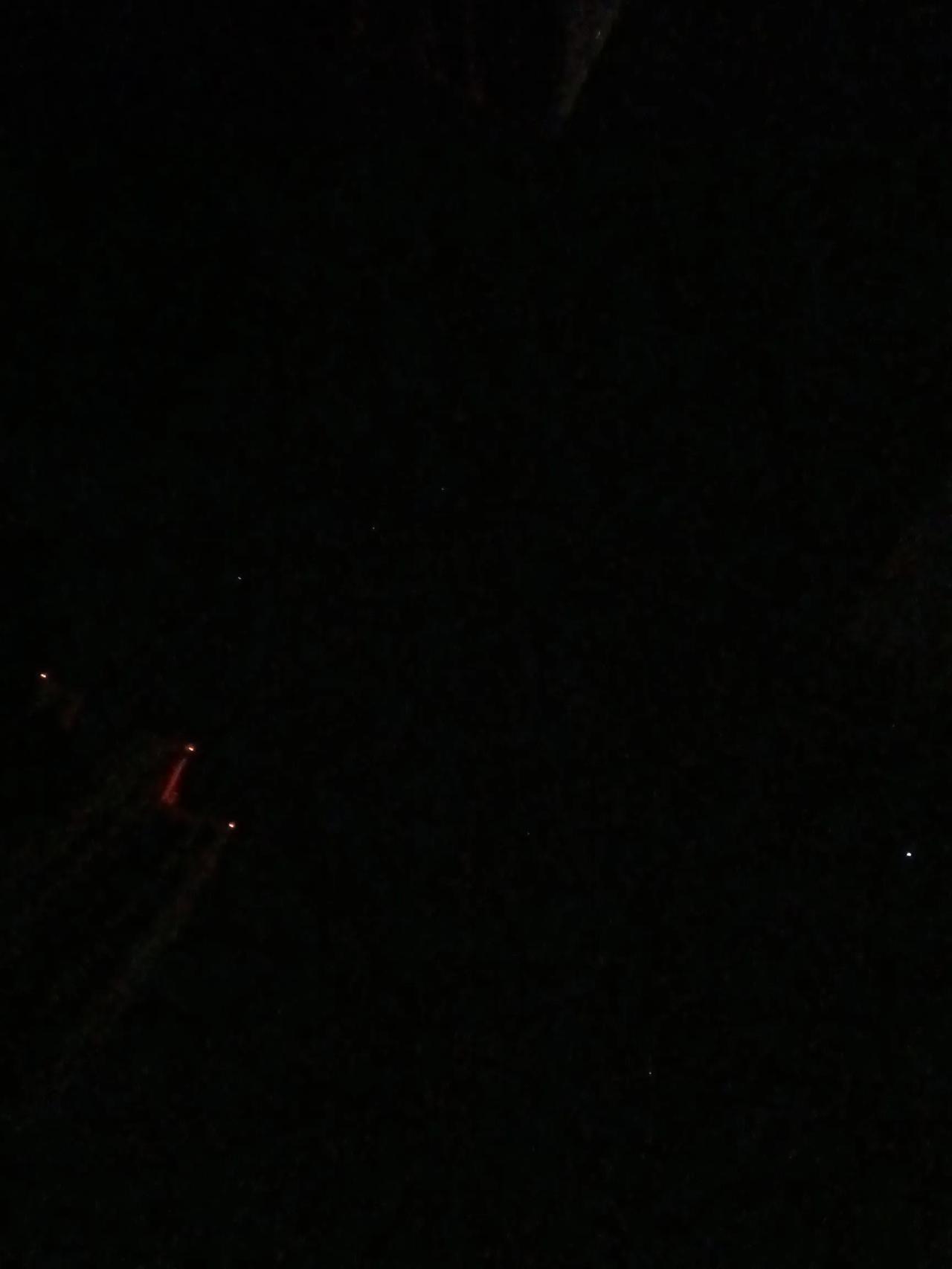 点点星光，
野蛮其体魄，文明其精神。