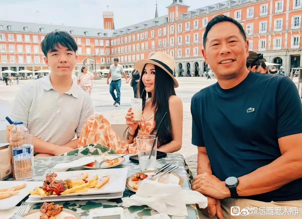 温碧霞为了身材不走样而选择不生孩子温碧霞和老公去美国看望留学的养子，两人的养子何