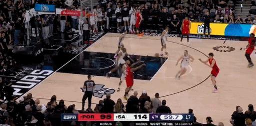 都赛季最后一分钟了，我还不能任性一把吗？
瀚森今天终于在季后赛赛场上浪了一把。