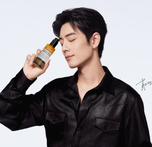 肖战皮质黑衬衫酷感 肖战闭上眼深呼吸 肖战皮质黑衬衫酷感，闭上眼深呼吸，满分帅气