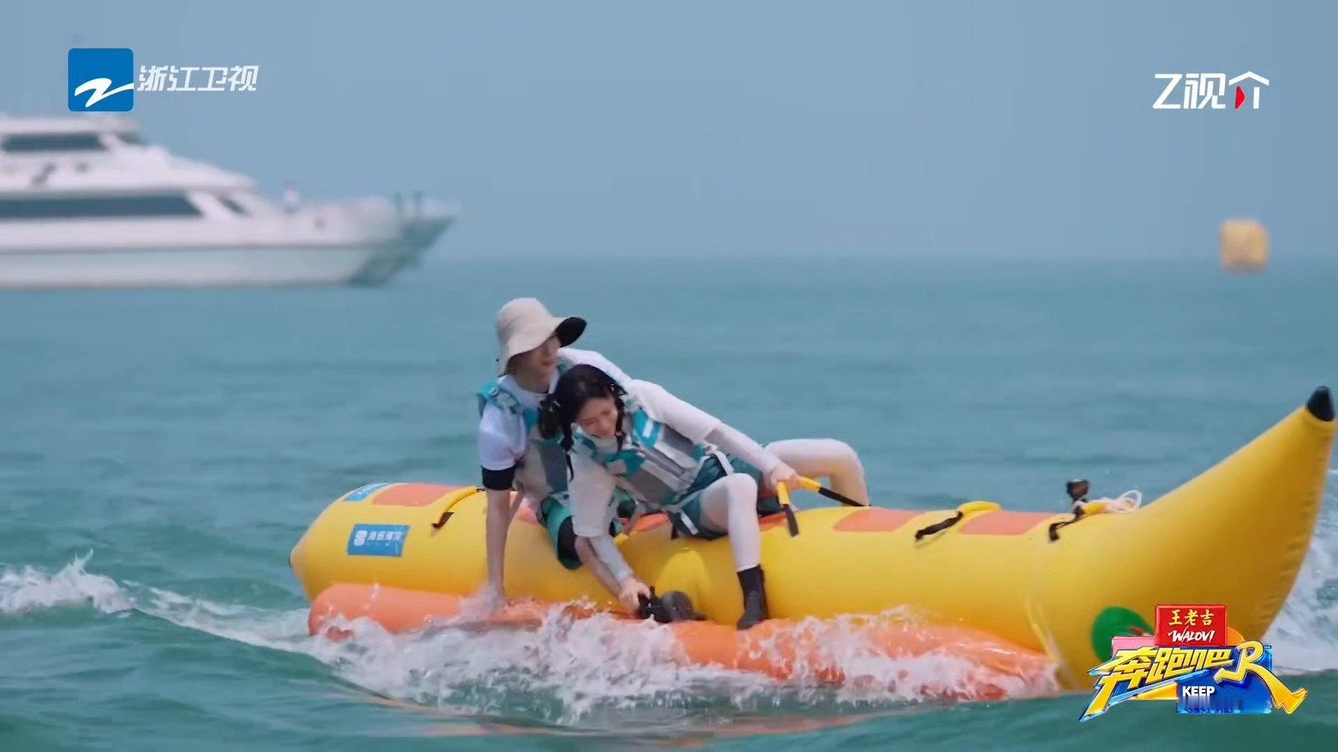 白鹿整两口白鹿说整两口就整两口奔跑吧白鹿在海口说要“整两口”，本以为是吃点喝点，