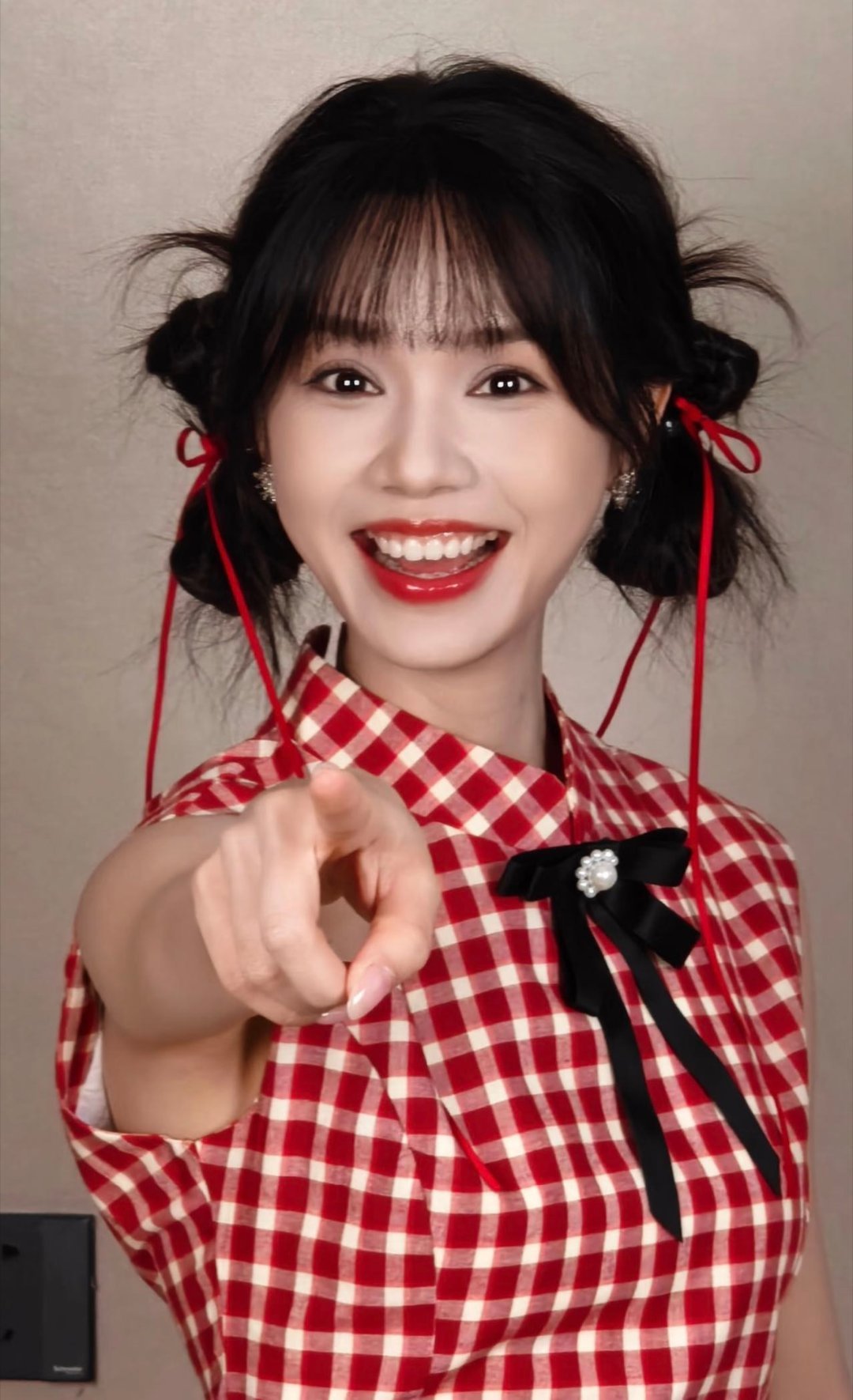 短剧八位男女顶流春晚合体2026春晚换台指南：看到短剧八子直接锁死！错过一秒，可