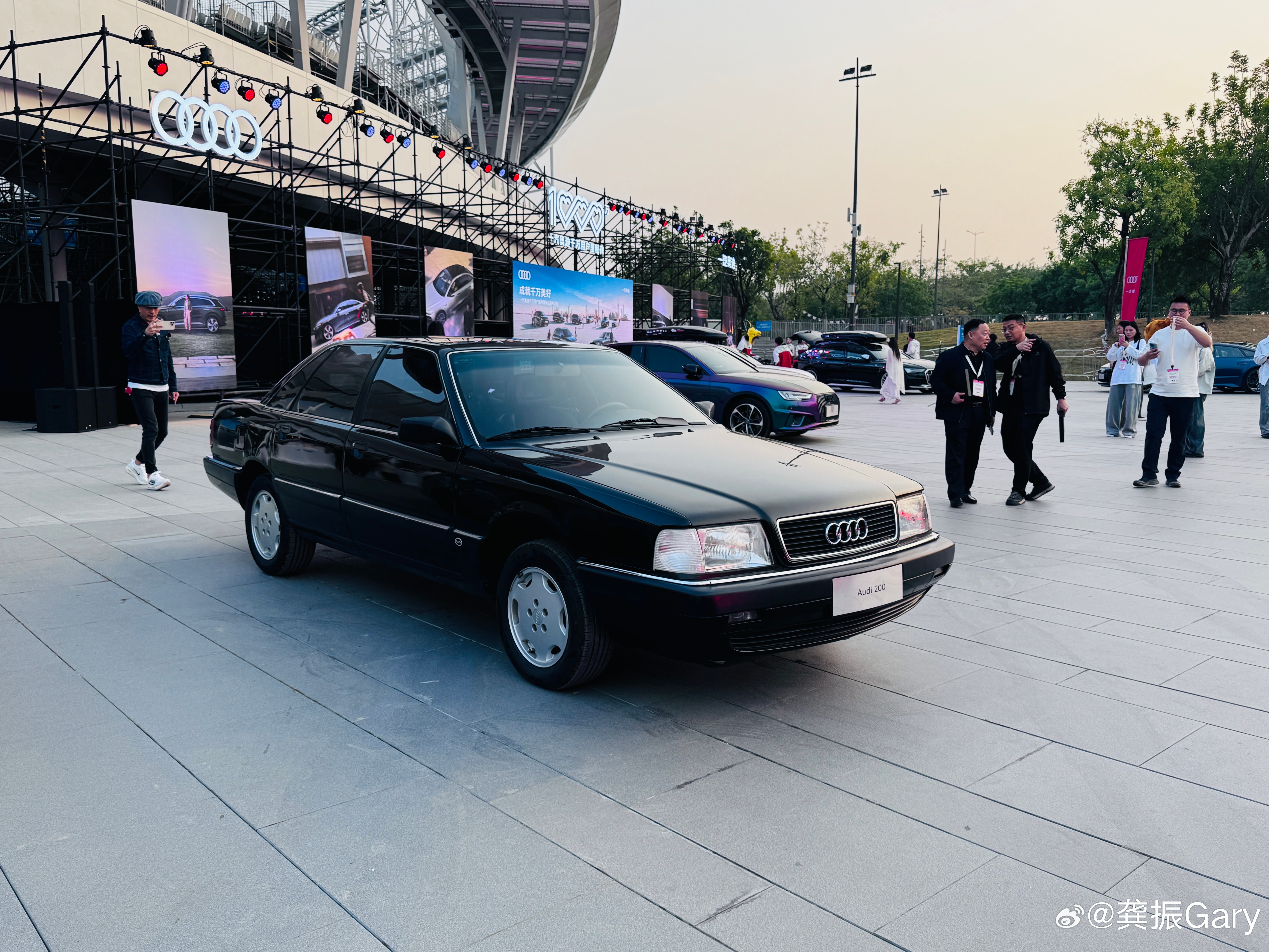 奥迪100的年代专注高端行政用车，确立“官车”形象，那会，还没想到要把灯搞好看?