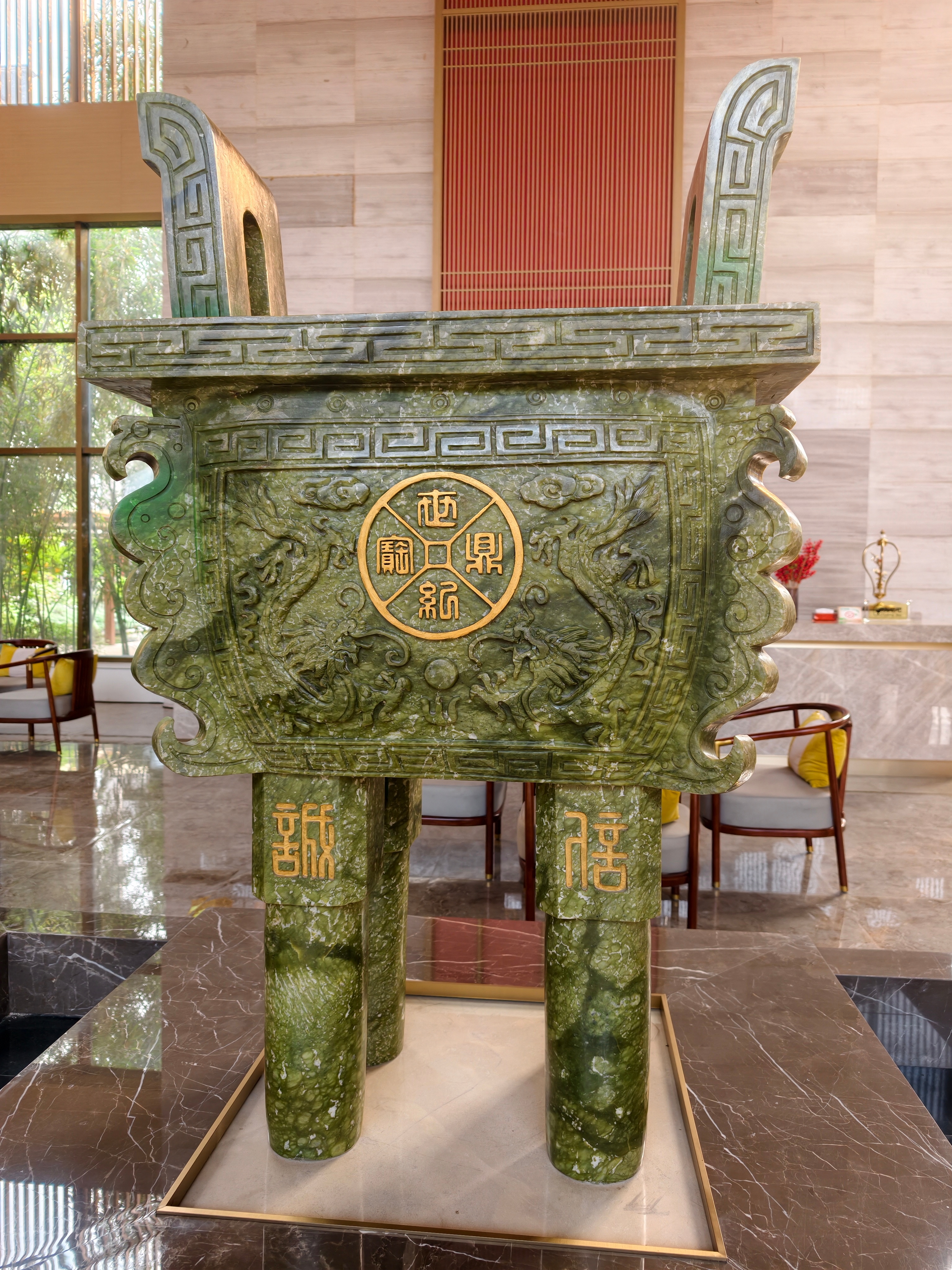 考你一道语文题，这个鼎上面的6个字是什么？ 三明·沙县小吃文化城