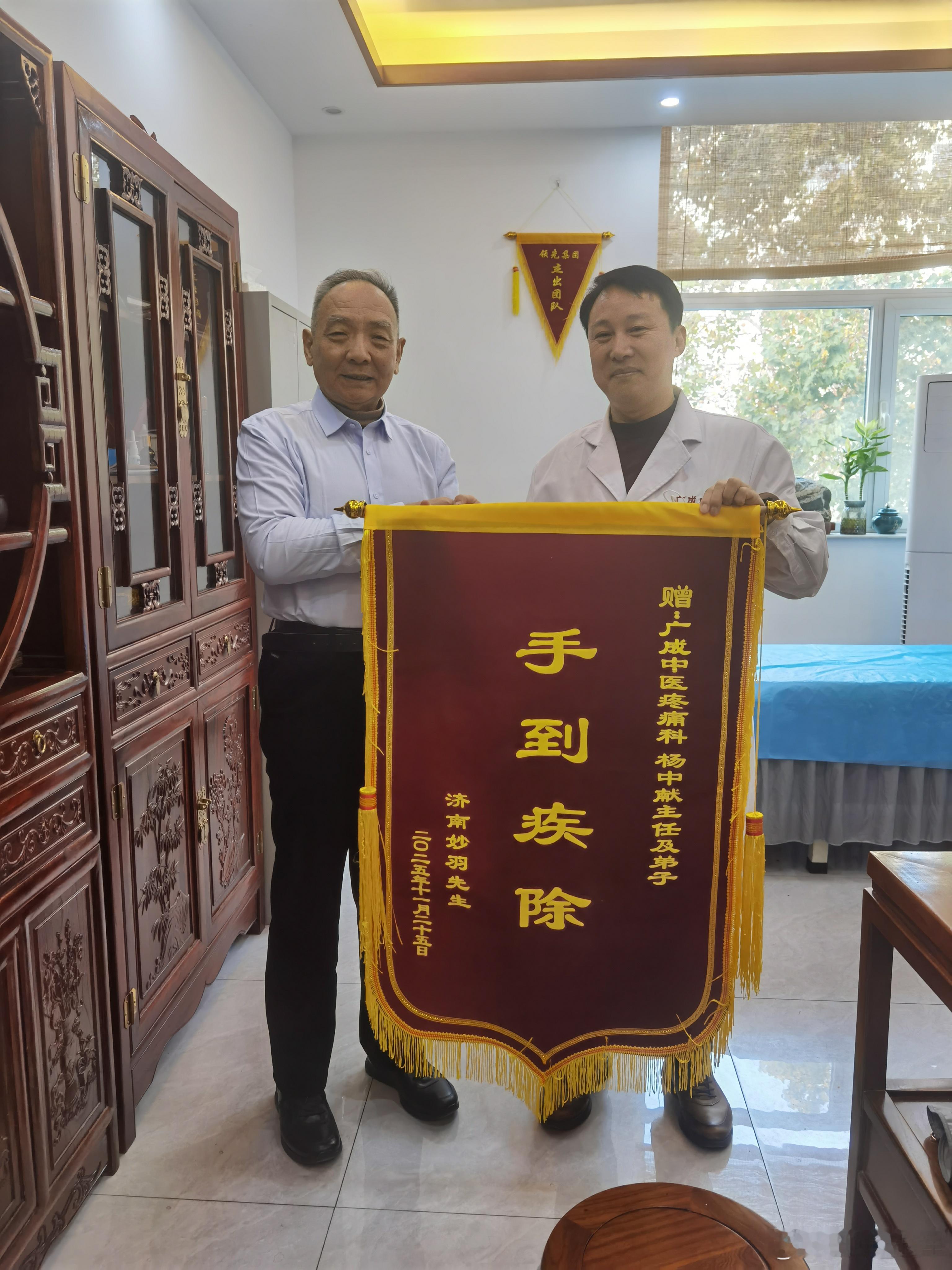 “解毒清热饮”治疗流行性感冒、病毒性感冒、高热 近期天气早晚温差过大，是病毒性感