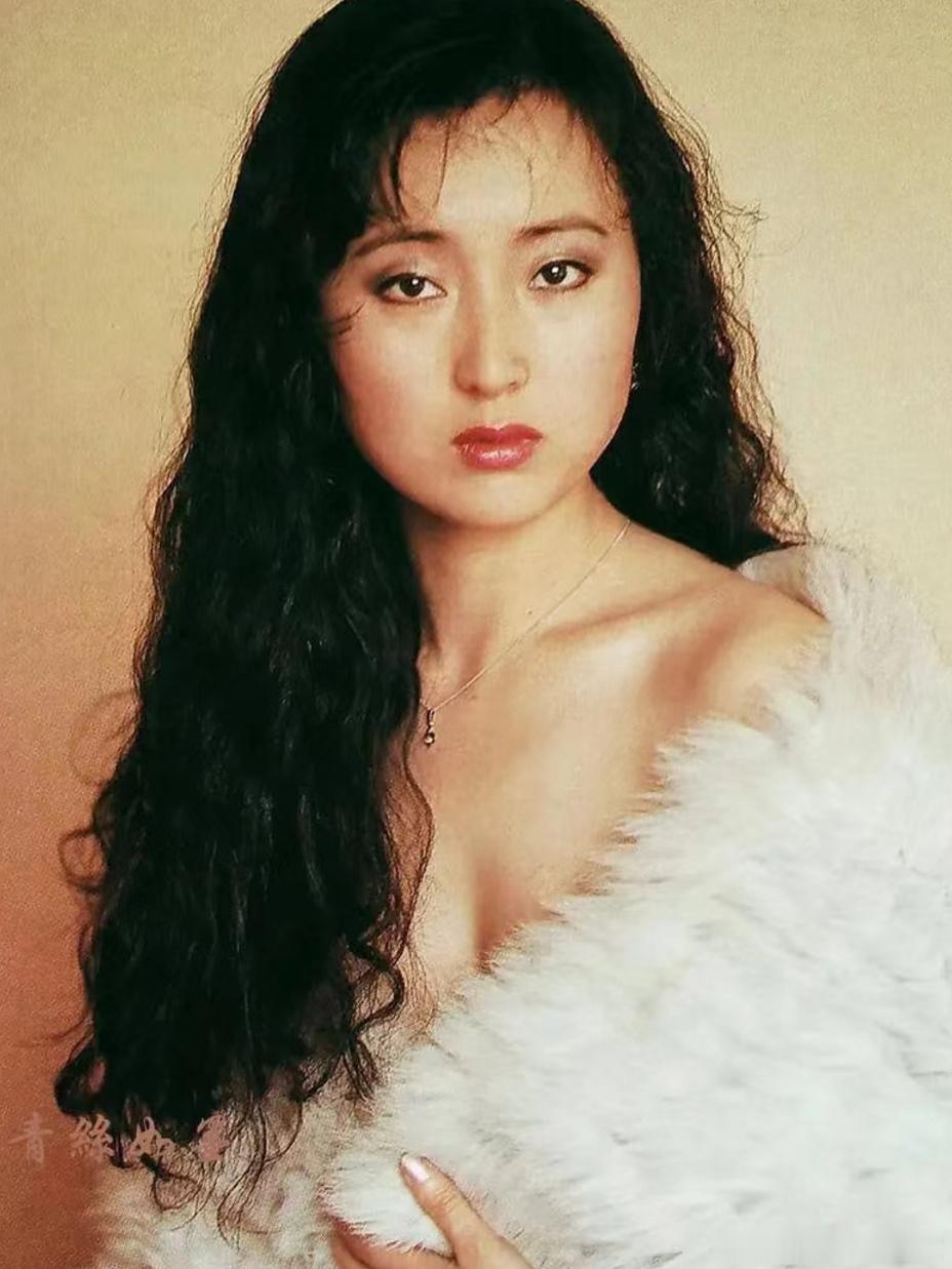 现实生活中的林黛玉好摩登！好时尚！不过美女最后为啥出家了呀？？？ ​​​