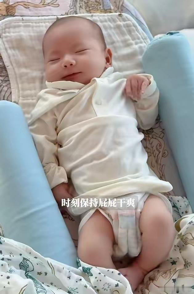 张檬晒儿子近照，混血萌宝头发稀疏，遗传爸妈高颜值长得太俊了 ​​​