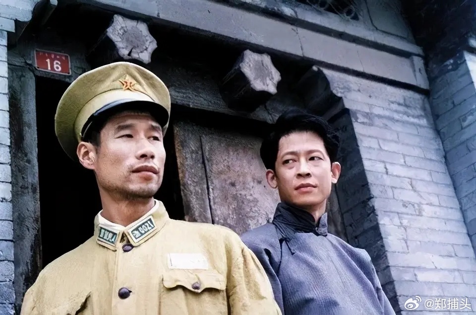 豆瓣显示的演员表如果无误的话，《抓特务》的参演者还有刘佩琦。而且排名比较靠前，应