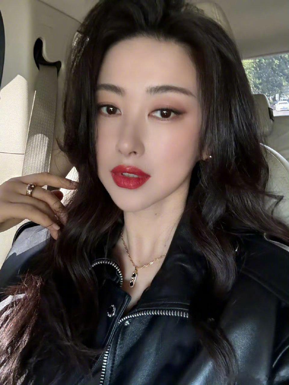 朱珠床戏给我看热了谁懂啊！朱珠这段氛围感直接焊在天花板上《蜜语纪》这一段真的看得