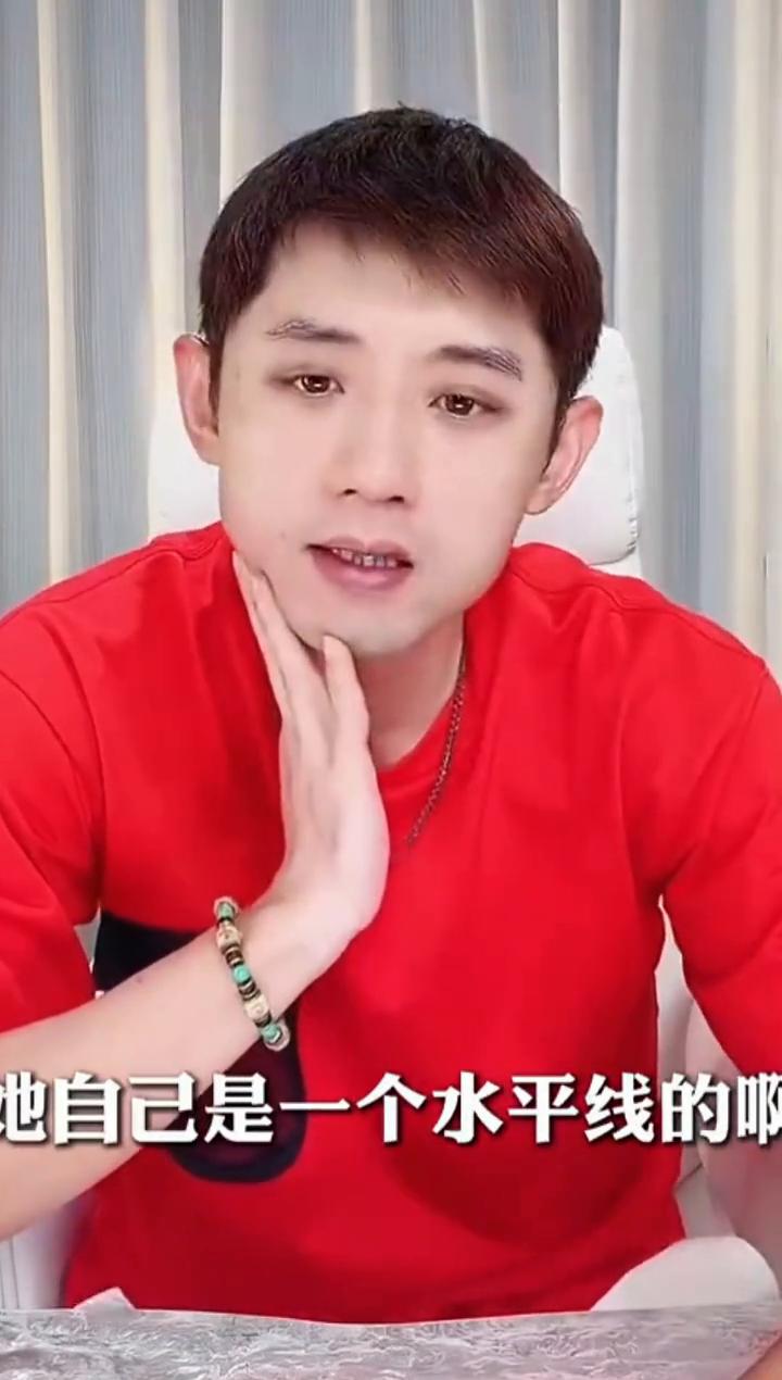 孙颖莎现在这个球确实不能用顶尖来形容，她自己目前就目前这次比赛的发挥和近一个阶段