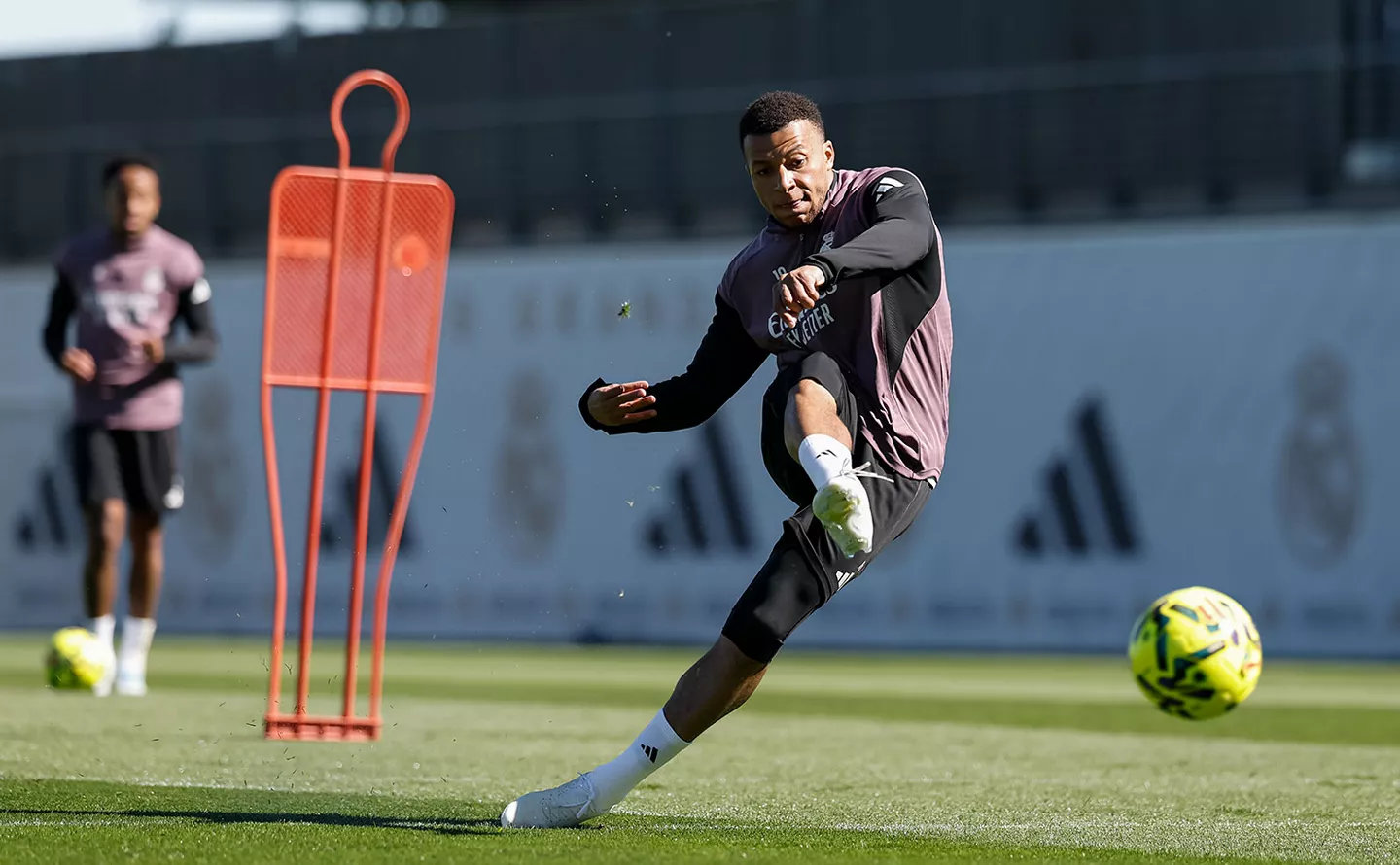 2026.4.1今日，球队恢复训练。姆巴佩、卡马温加和楚阿梅尼归队训练。✅hal