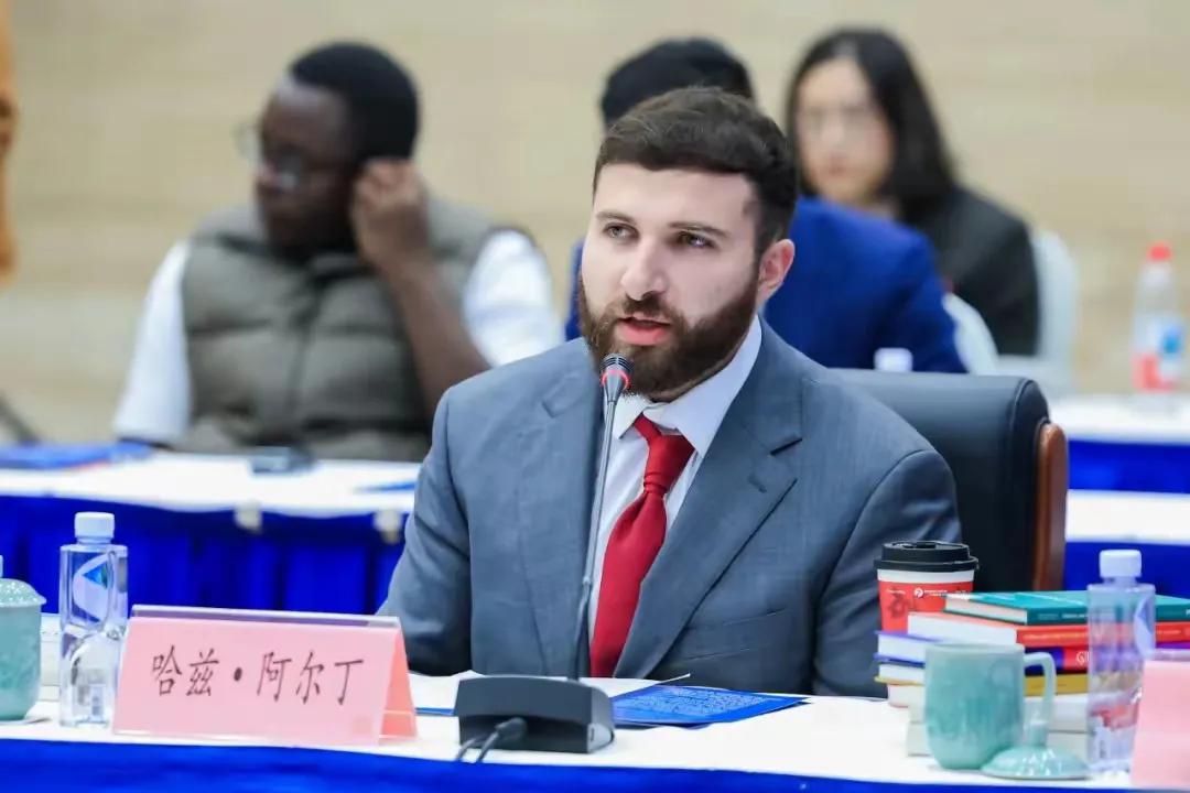 美国美利坚共产党执行主席哈兹·阿尔丁首次访华赴中国参加学术研讨，并实地考察中国后