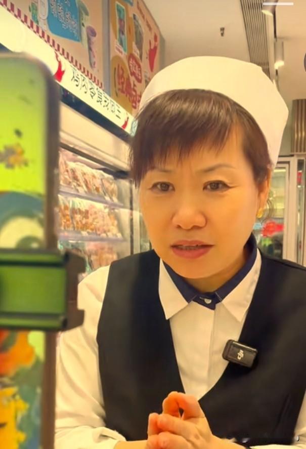 众人助火车阿姨再上岗   彰显人性光辉

前一段时间因有事断更了几天，其实内心一