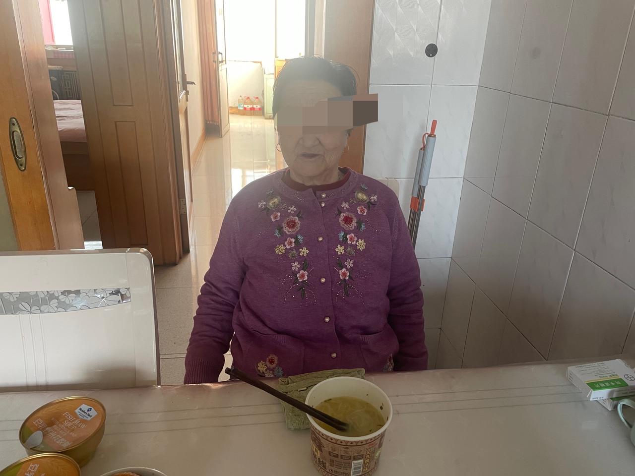 敬自己一杯酒，您最想对自己说什么敬自己一杯酒。2021年父亲走后，我便一直守在母