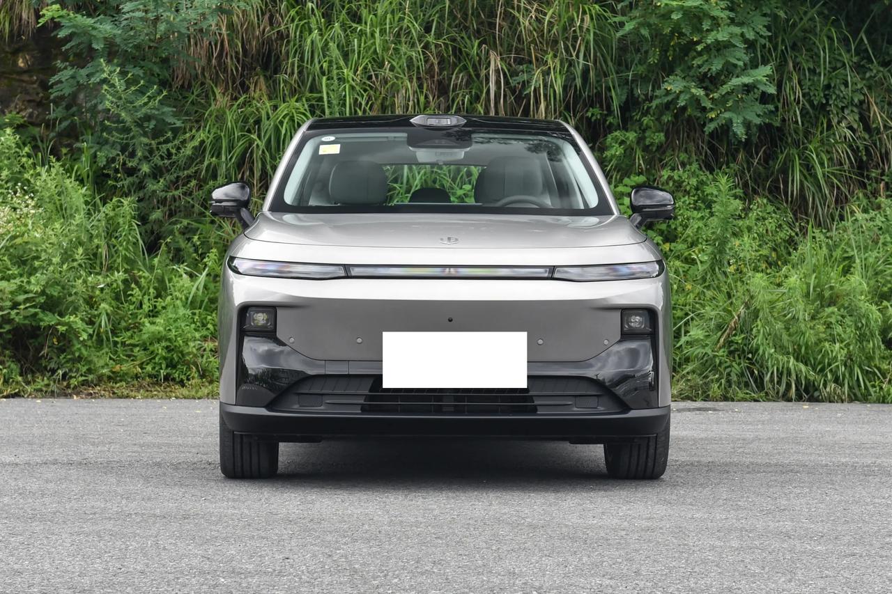 🚙我觉得B10的产品逻辑很清楚，就是不走硬派，也不装运动，安安稳稳做一台家用纯