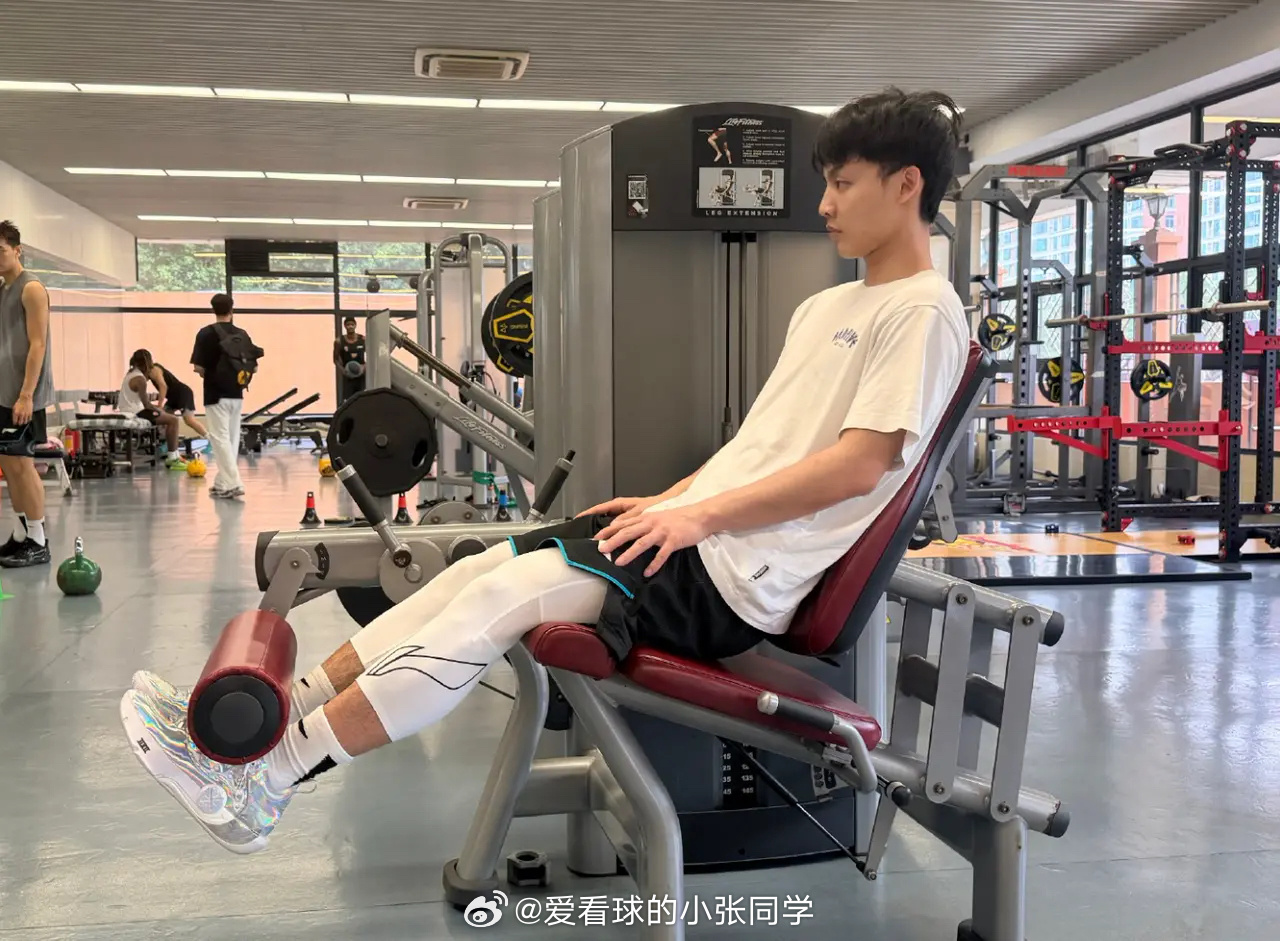 回来了！徐杰现身广东训练基地，状态不错，期待痊愈出战第二阶段现在广东已经训练一星