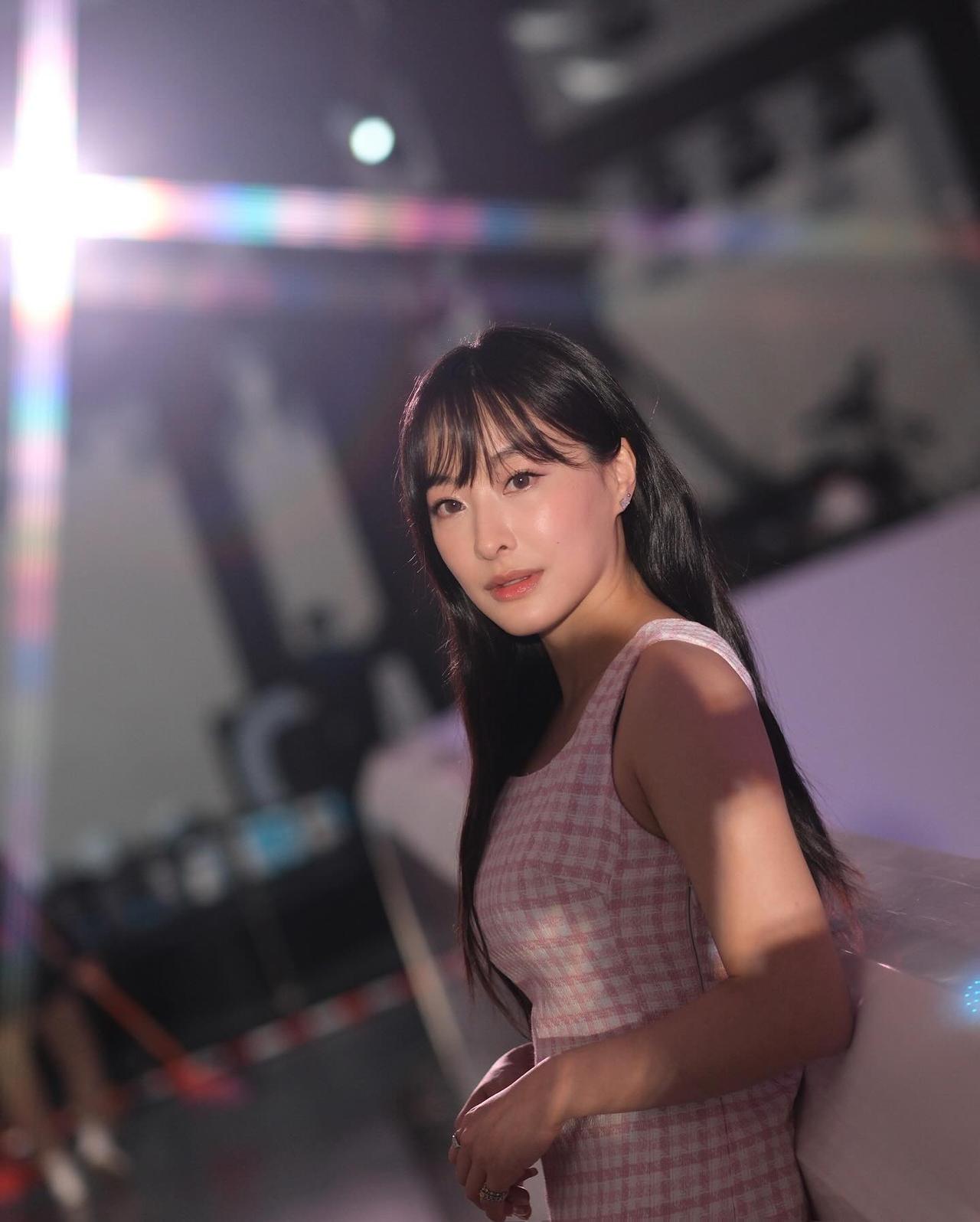她在香港TVB女演员里面颜值算顶级水平，演技也是很厉害，可惜没有爆红，看来她需要